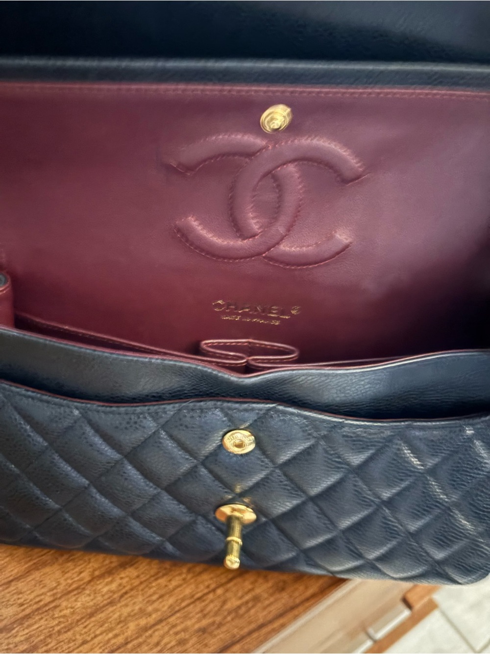 CHANEL Black Quilted Leather Shoulder Bag with Gold Chain - Picture 5 of 5